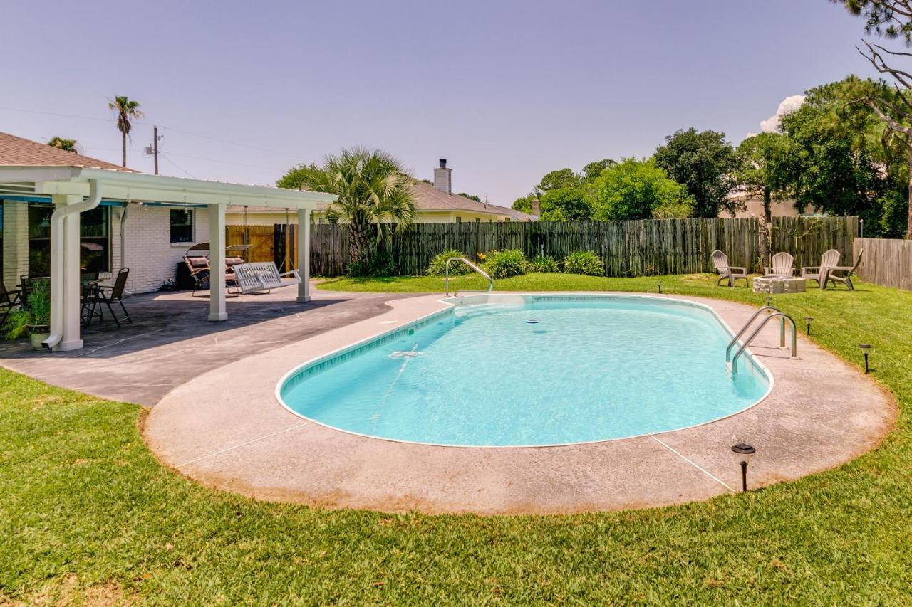 Gulf Breeze Vacation Rental For 2 With Pool Access! Экстерьер фото